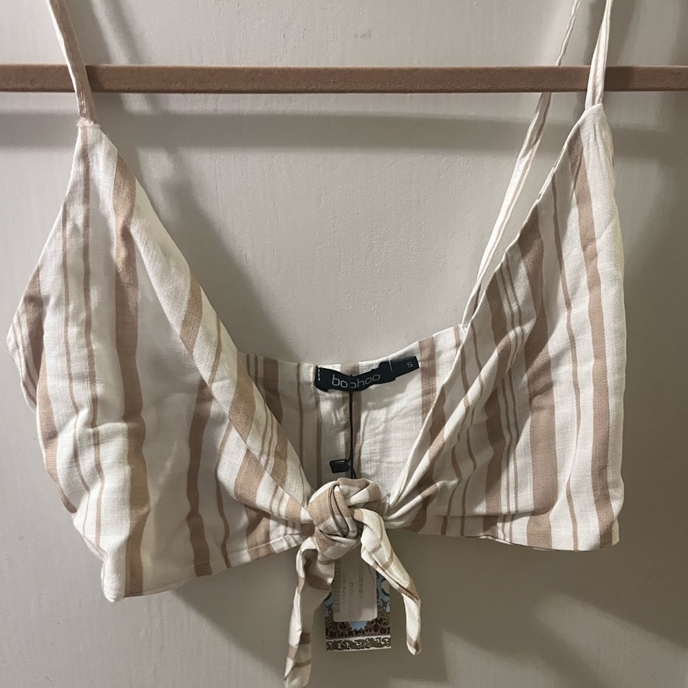 Adorable, Bandu top